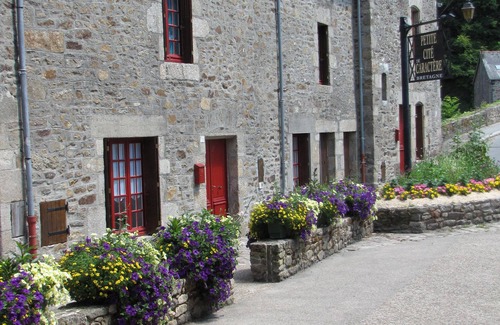 Lanvallay Casa | Casa del siglo 18, soleado, tranquilo, jardín totalmente amurallado en DINAN