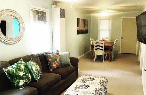 Geneva-on-the-Lake Casa | A 3 BDRM Bungalow In the Heart of the GOTL Strip
