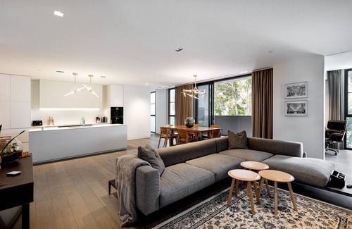 South Yarra Apartamento | A 3 bedroom, 3.5 bathroom entire apartment perched on the city's doorstep