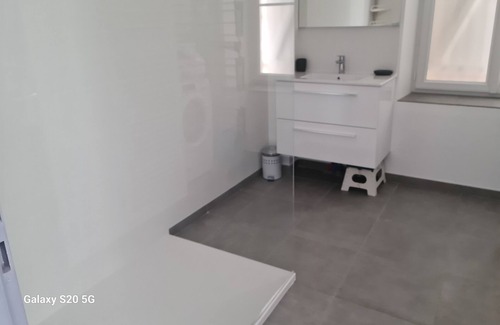 Bleneau Apartamento | A 300m du Centre Ville! Appartement en RDC de 70m² Entièrement Rénové