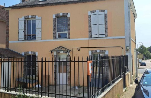 Bleneau Apartamento | A 300m du Centre Ville! Appartement en RDC de 70m² Entièrement Rénové