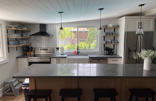 Historic Old Town Casa | A 4 Bedroom Vacation Rental with Heated Pool in Old Town Niagara on the Lake.