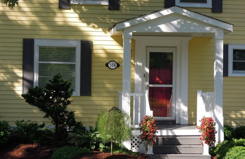 Historic Old Town Casa | A 4 Bedroom Vacation Rental with Heated Pool in Old Town Niagara on the Lake.