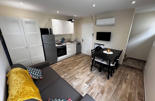 Dives-sur-Mer Casa | A 5-minute walk from the beach and shops. Ideal for families.
