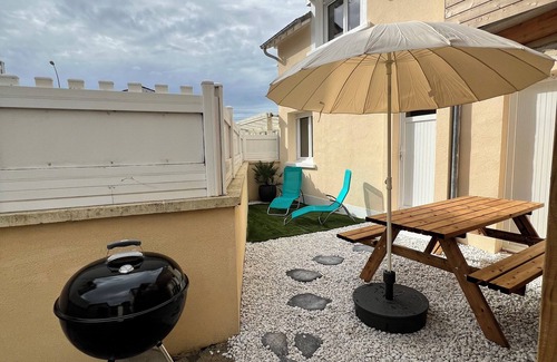 Dives-sur-Mer Casa | A 5-minute walk from the beach and shops. Ideal for families.