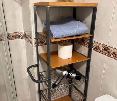 Hortaleza Casa | A 5 minutos de Ifema y 10 del aeropuerto, habitación y baño privado con entrada independiente