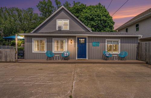 Bluffton Casa | A backyard oasis a block from the beach! Hot Tub, Tiki Bar, Ping Pong!
