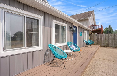 Bluffton Casa | A backyard oasis a block from the beach! Hot Tub, Tiki Bar, Ping Pong!