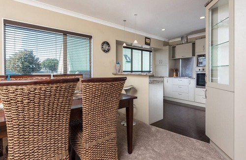 Papamoa Beach Cabaña | A Beach Barn Haven - Papamoa Holiday Home