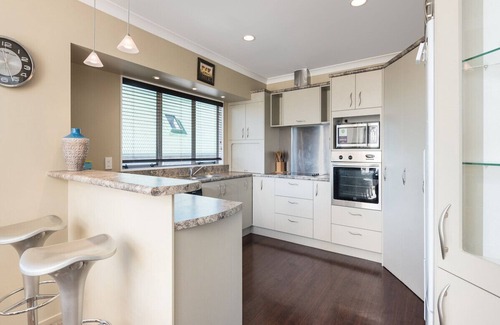Papamoa Beach Cabaña | A Beach Barn Haven - Papamoa Holiday Home