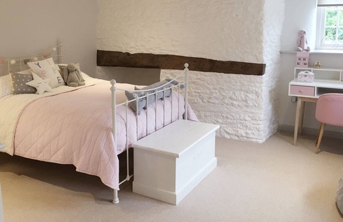 Weston-on-the-Green Casa | A Beautifully Renovated 5-bedroom Cotswold Stone House With a Large Garden