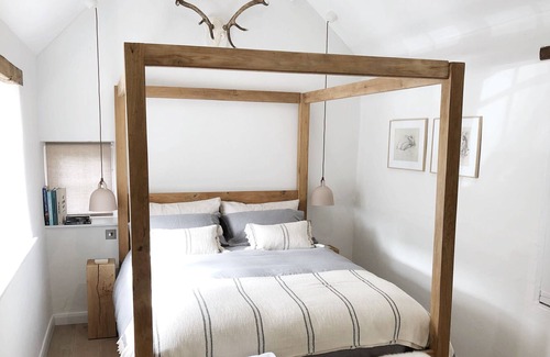 Weston-on-the-Green Casa | A Beautifully Renovated 5-bedroom Cotswold Stone House With a Large Garden