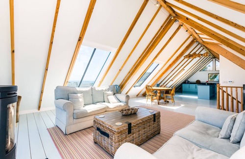 Coverack Casa | Una hermosa y bien diseñada casa "al revés" con vistas panorámicas al mar.