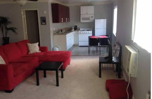 Sherman Oaks Apartamento | A Beautiful Apartment with a pool.