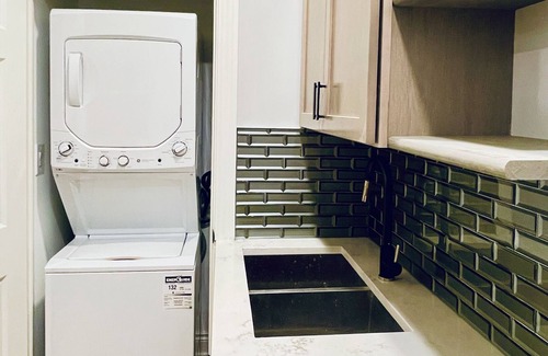 Edgewater Apartamento | A Beautiful Building in Heart of Edgewater