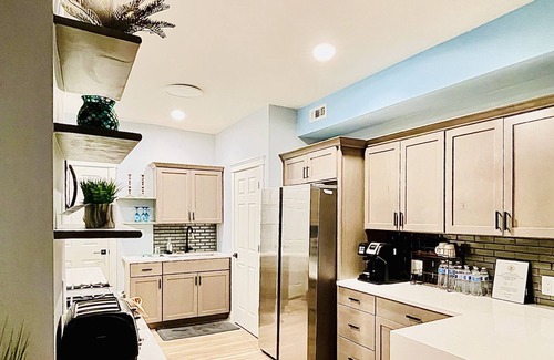 Edgewater Apartamento | A Beautiful Building in Heart of Edgewater