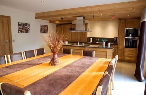 Praz-sur-Arly Chalet De Esquí | Un chalet de alta gama de 200m2 contiguo a La Griyotire, centro del pueblo, acceso para discapacitados