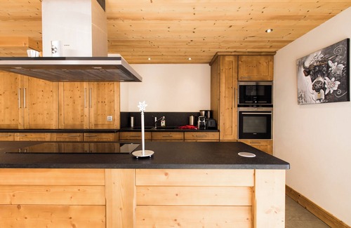 Praz-sur-Arly Chalet De Esquí | Un chalet de alta gama de 200m2 contiguo a La Griyotire, centro del pueblo, acceso para discapacitados