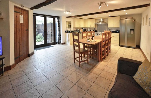 Honiton Casa | A partir de £ 14 por persona y día. Un granero de trilla hermosa convertida 400 años de edad. Mascota amigable.