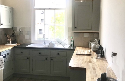 Cheltenham Apartamento | Una hermosa propiedad de regencia de grado II con estacionamiento