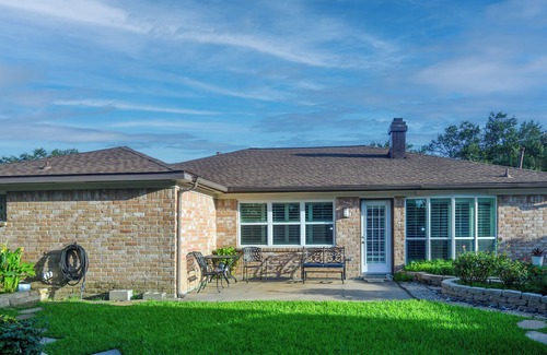 Meadows Place Casa | A beautiful home in a quiet neighborhood with recent updated features.