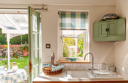 Cavendish Cabaña | Romney, a cosy Victorian cottage in a picturesque Suffolk village