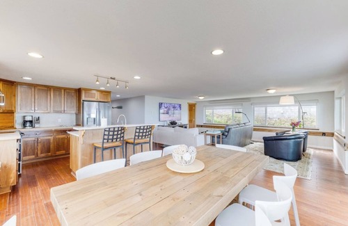 Rockaway Beach Casa | A BEAUTIFUL OCEAN FRONT 3 BEDROOM HOUSE