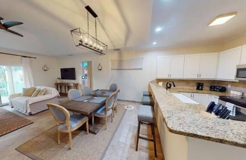 Leeward Settlement Condominio | A beautiful 3BR/3 Bath, two-story condominium in Providenciales - 500m to Beach