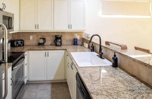 Leeward Settlement Condominio | A beautiful 3BR/3 Bath, two-story condominium in Providenciales - 500m to Beach