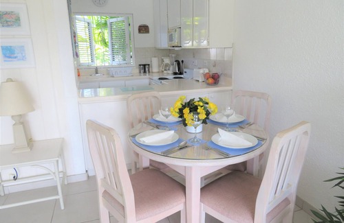 Rockley Apartamento | Encantador apartamento limpio, fresco de 1 dormitorio cerca de todos los servicios, capacidad para 4 personas