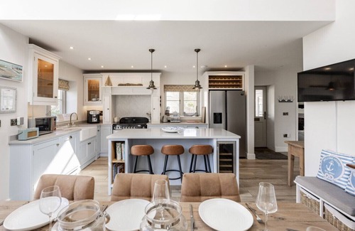 Holt Casa | A beautifully renovated coastal hideaway