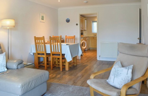 Egloshayle Cabaña | A beautifully styled apartment, perched on the banks of the River Camel.