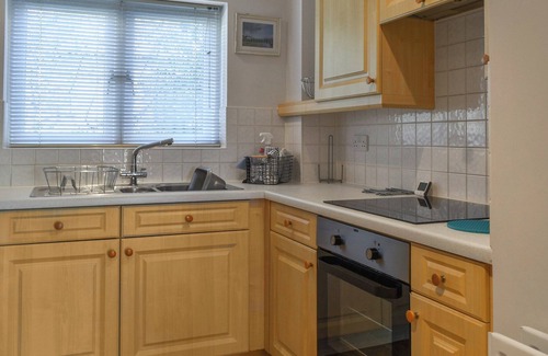 Egloshayle Cabaña | A beautifully styled apartment, perched on the banks of the River Camel.