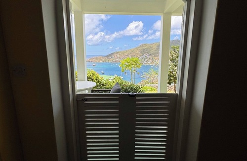 Union Vale Apartamento | A Bequia traditional island hillside house overlooking beautiful Admiralty Bay