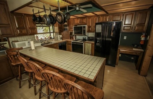 Fox Farm Casa | A Big Olympic Getaway 4 Bedroom Apts by RedAwning
