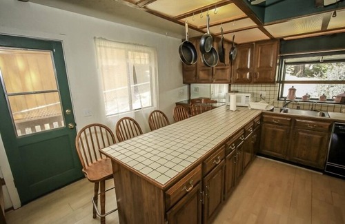 Fox Farm Casa | A Big Olympic Getaway 4 Bedroom Apts by RedAwning