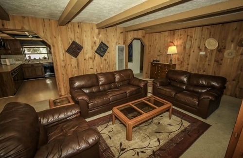 Fox Farm Casa | A Big Olympic Getaway 4 Bedroom Apts by RedAwning