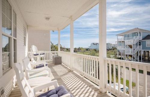 Yaupon Beach Casa | A Bit O'Heaven by Oak Island Accommodations