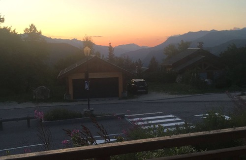 Les Allues Chalet De Esquí | A bit of Alpine heaven with stunning views!