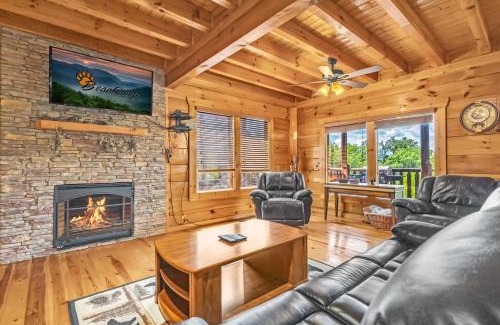 Sevierville Casa | A Bliss - Hot Tub, Game Room, WIFI, Resort Pool, FREE attraction tickets!