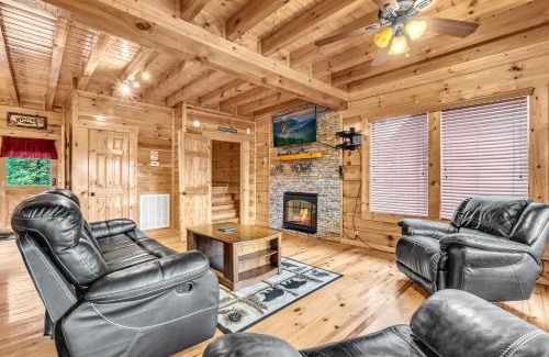 Sevierville Casa | A Bliss - Hot Tub, Game Room, WIFI, Resort Pool, FREE attraction tickets!