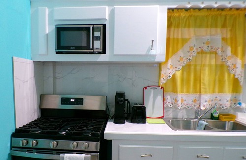 Saint John Parish Apartamento | A Blissful Carib/n Getaway! Work or Leisure, 15 mins to Beaches & Restaurants.