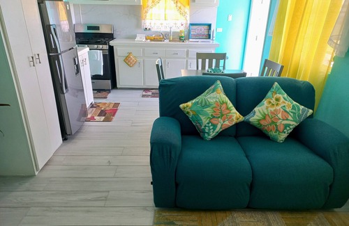 Saint John Parish Apartamento | A Blissful Carib/n Getaway! Work or Leisure, 15 mins to Beaches & Restaurants.
