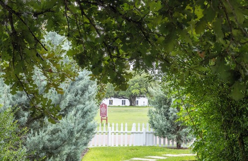 Round Top Casa | IN TOWN | Fire Pit + Walk to Shopping!