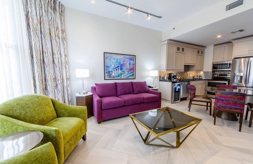 Central Business District Apartamento | A Block From the French Quarter! Spacious Villa