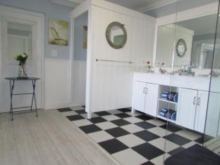 Simon's Town Casa | A Boat House