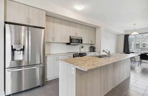 Thorold Casa | A Brand New 4BR Townhouse in Thorold Retreat