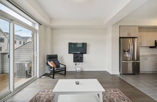 Thorold Casa | A Brand New 4BR Townhouse in Thorold Retreat