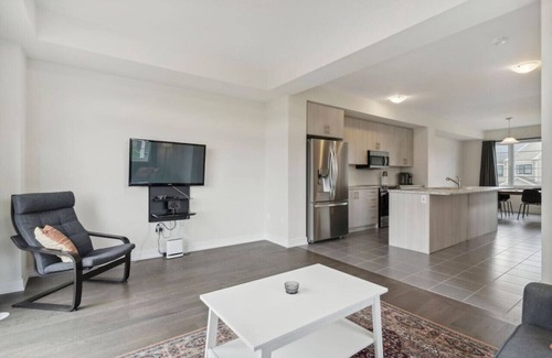 Thorold Casa | A Brand New 4BR Townhouse in Thorold Retreat