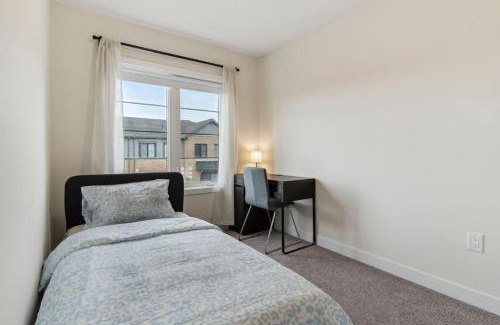Thorold Casa | A Brand New 4BR Townhouse in Thorold Retreat